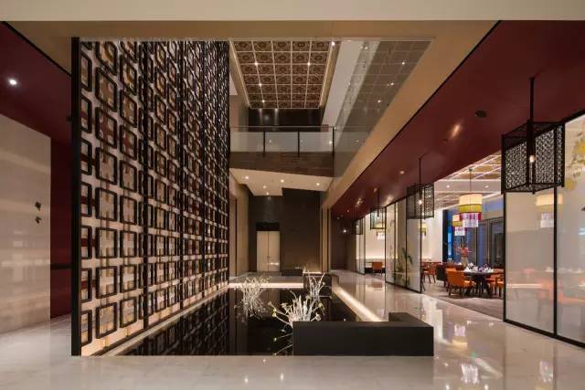 开封有个铂尔曼，用灯光为你说历史