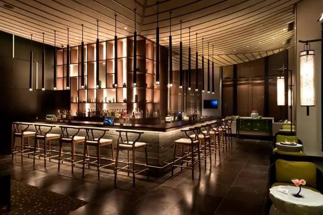 开封有个铂尔曼，用灯光为你说历史