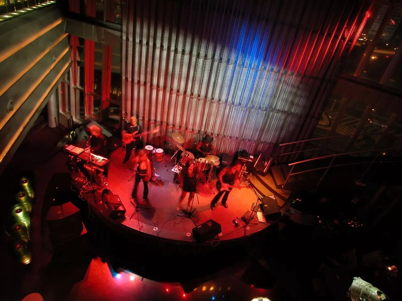 替所有女生发问：为什么男生看欧洲杯非要去酒吧？