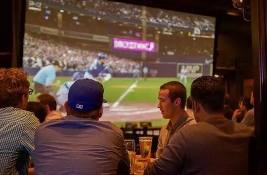 替所有女生发问：为什么男生看欧洲杯非要去酒吧？