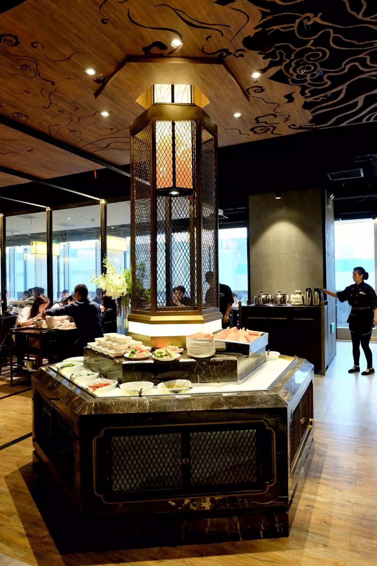 @所有人：吃货必备贴，火锅与灯光的终极搭配……