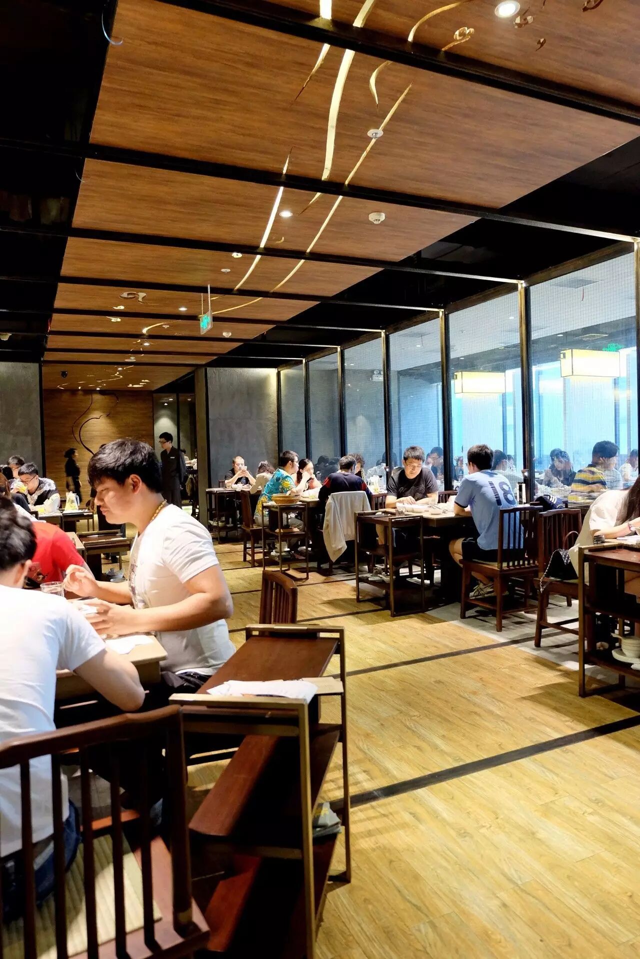 @所有人：吃货必备贴，火锅与灯光的终极搭配……