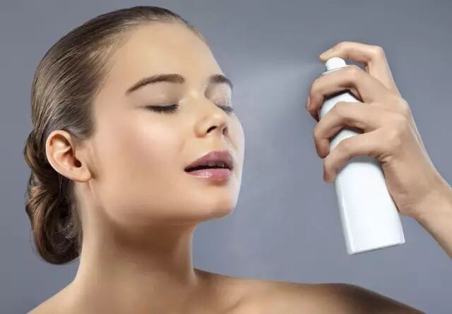 喷雾定妆正确方法使用视频_喷雾定妆水使用方法_定妆喷雾的正确使用方法