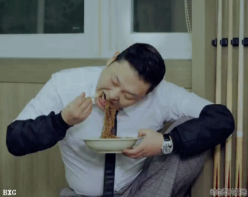 还是自己家做的打卤,炸酱,自制酱 还是汪涵叔叔代言的老坛酸菜牛肉面!