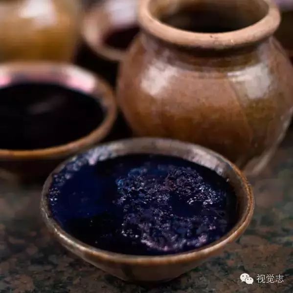 俗话说,青出于蓝而胜于蓝.但靛蓝却是从青色中提取的.