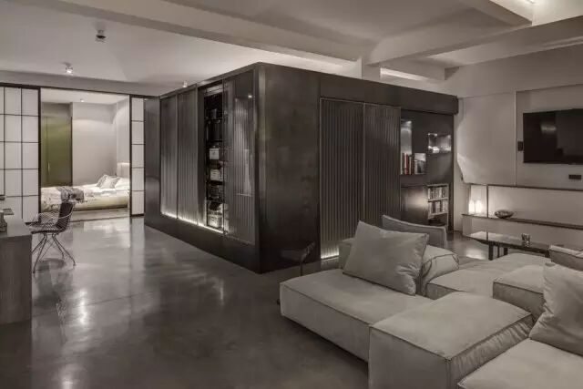 这是一个定制的公寓，讲述着两位主人的人生。