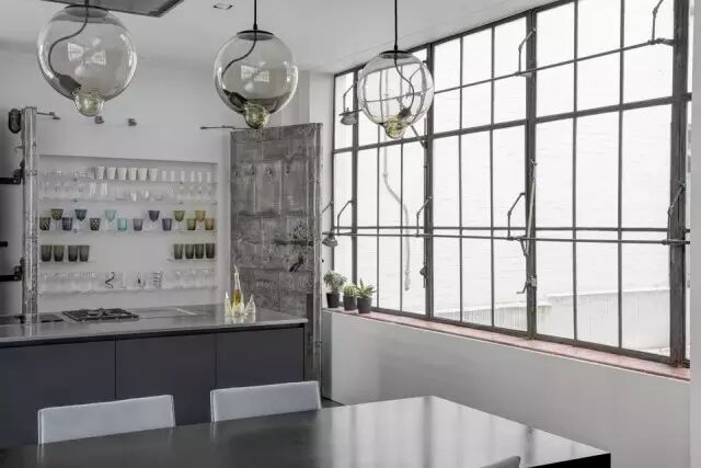 这是一个定制的公寓，讲述着两位主人的人生。