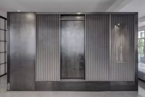 这是一个定制的公寓，讲述着两位主人的人生。