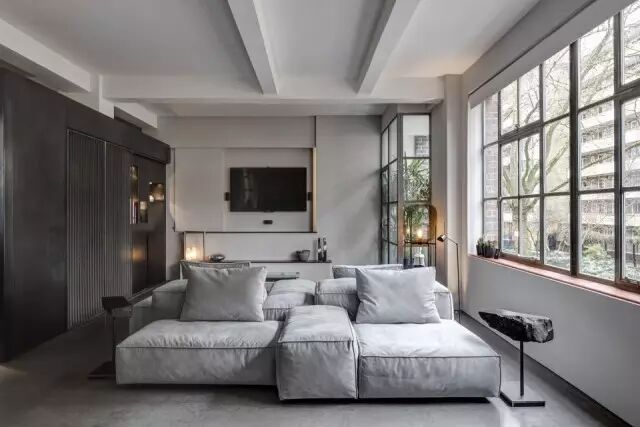 这是一个定制的公寓，讲述着两位主人的人生。