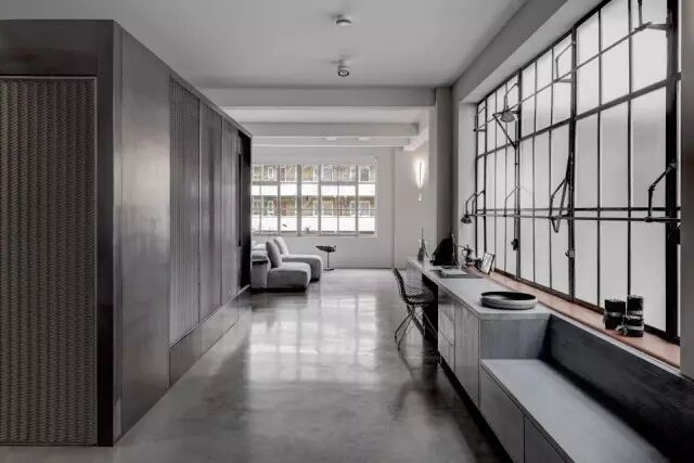 这是一个定制的公寓，讲述着两位主人的人生。