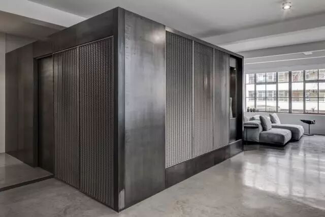 这是一个定制的公寓，讲述着两位主人的人生。