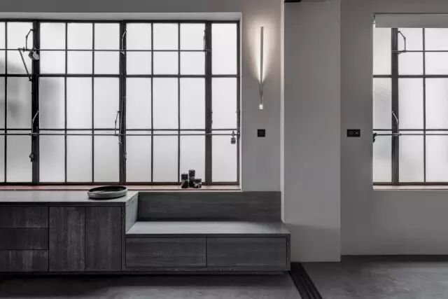 这是一个定制的公寓，讲述着两位主人的人生。