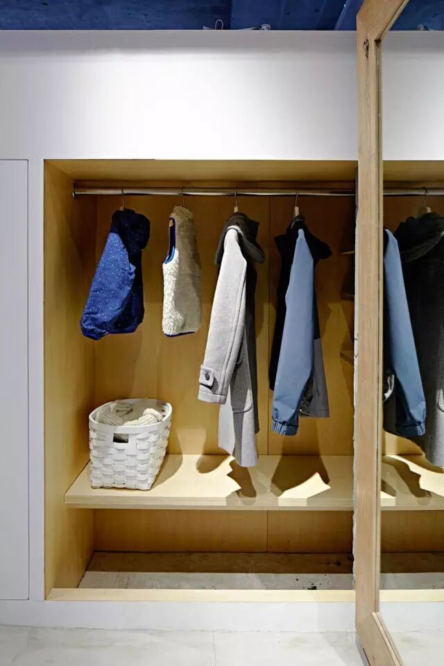 日本 67 平米公寓改造，一张长桌扮演了四种角色！