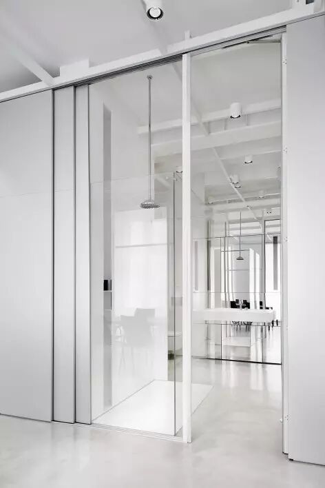 工业风中的新艺术，斯洛文尼亚公寓设计！