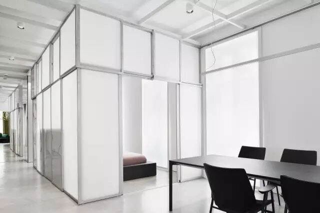 工业风中的新艺术，斯洛文尼亚公寓设计！