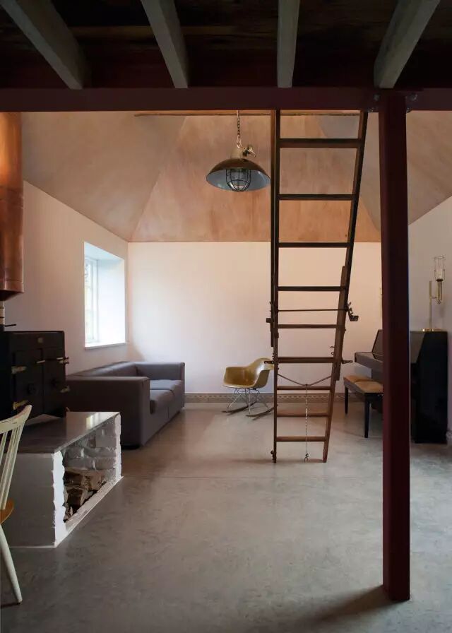 这对喜欢收集旧物的设计师夫妇，把谷仓改成了家！