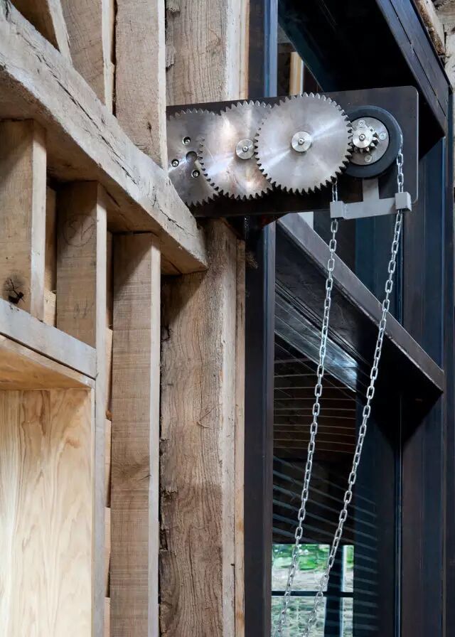 这对喜欢收集旧物的设计师夫妇，把谷仓改成了家！