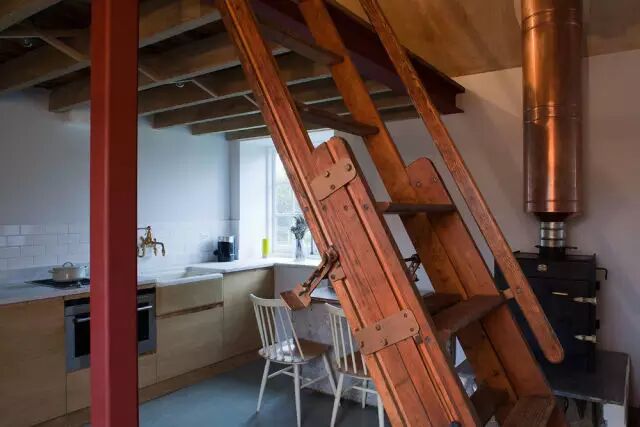 这对喜欢收集旧物的设计师夫妇，把谷仓改成了家！