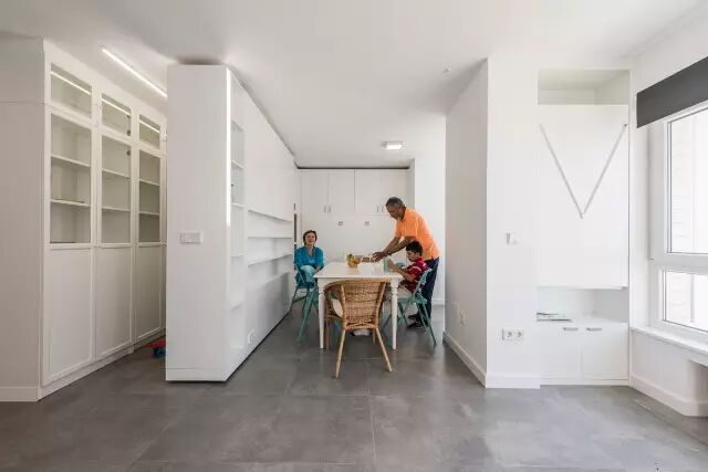 用移动家具打造70㎡超省空间变形公寓！