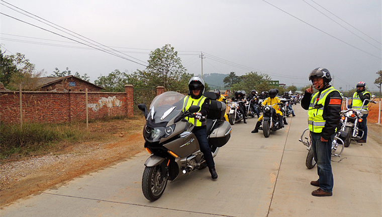 平乐渣男撞人不管 两小时后还返回现场抛尸！756 / 作者:奇葩处处有 / 帖子ID:106248
