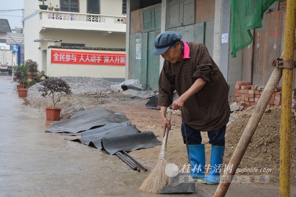 77岁老人干保洁 说扫地比打牌跳舞有贡献568 / 作者:猫小萌 / 帖子ID:106553