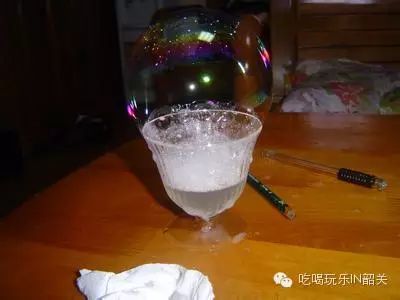 第二步,调配泡泡水.