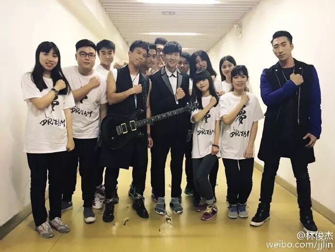 林俊杰参加颁奖礼坚持到最后 被赞真偶像