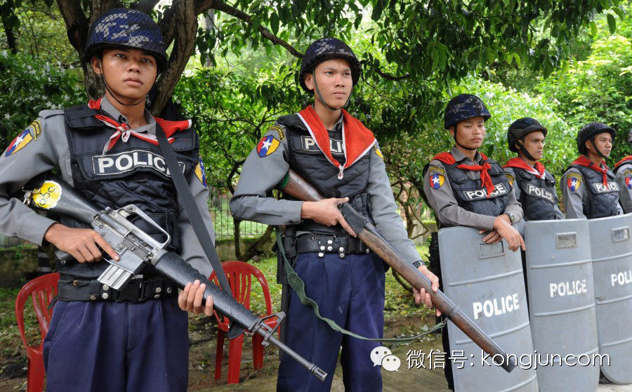  转载>缅甸防暴警察使用百年古董 马蒂尼-亨利防暴枪