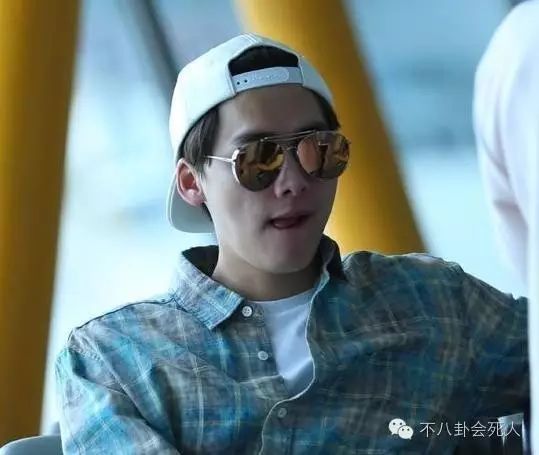 李易峰豪车撞桥墩 胡歌黄晓明盘点明星惨不忍睹的车祸惨剧
