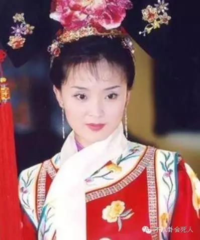 她们同是小配角,虽没赵薇林心如名气大,过得却不差