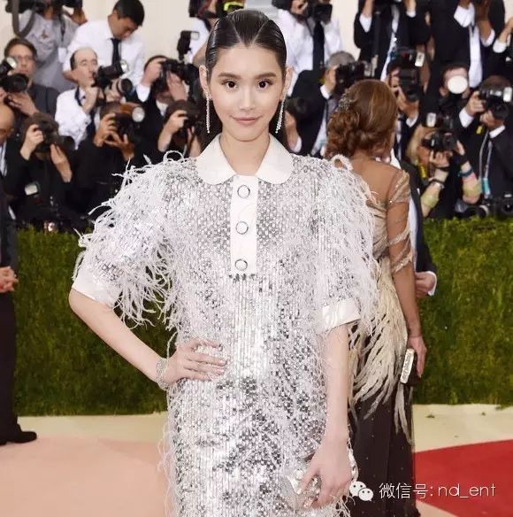 奚梦瑶又去了Met Ball,这次她竟然穿了……