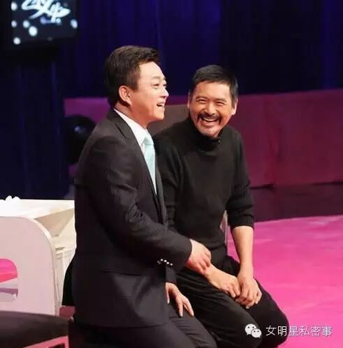 究竟做了什么,能让刘德华谢霆锋当众下跪