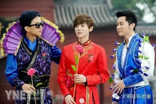 鹿晗上海开唱 邓超李晨搞怪助阵