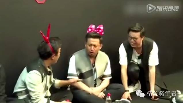 黄磊模仿张艺兴,老狐狸把小狐狸模仿的淋漓尽致,小狐...
