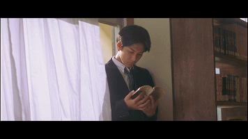 少年和少女间懵懂的情愫,巧妙的细节,岩井总能把青春拍成一首诗.