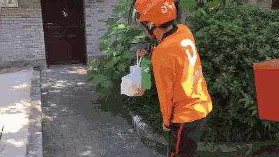 41秒上7楼,独腿外卖小哥走红:想存钱装假肢,和女友好好生活