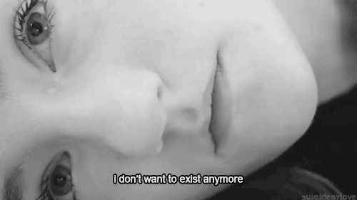 切的眼神,charlotte却拒绝任何形式的谈话, charlotte的母亲veronica