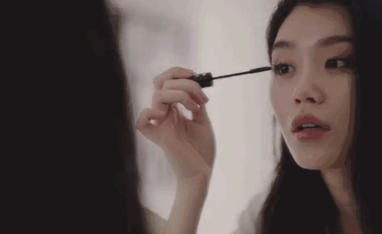 所以奚梦瑶的衣品自然不会差,接下来我们就一起看看她在生子前的卫衣