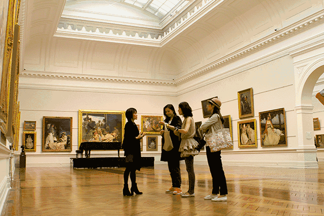 美术馆外观是一派仿古罗马文艺复兴时期建筑 ,流露着浓郁的古典气息.