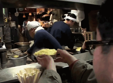 我甚至吃不完我的超大碗面!