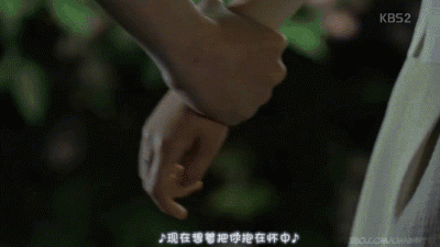 又没亲着!为啥韩剧《学校》系列拍吻戏永远亲不到嘴?