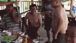 男子和老婆吵架開SUV撞5車 兒子竟據(jù)偵探小說替父