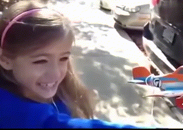 萌妹子也可以对自己狠 所以小朋友们: 要天天刷牙 保护好牙齿喏!