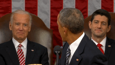 奥巴马给拜登发勋章 白宫