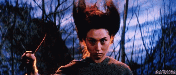 如烟雾腾起将视线全部淹没;或是暴风雪刮得天昏地暗,一片迷茫,与沙尘