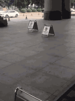 10大动图:雨刷器还能这么玩?创意很好,就是容易追尾