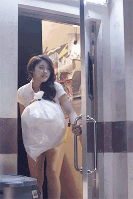 姑娘这包应该是真皮的吧?