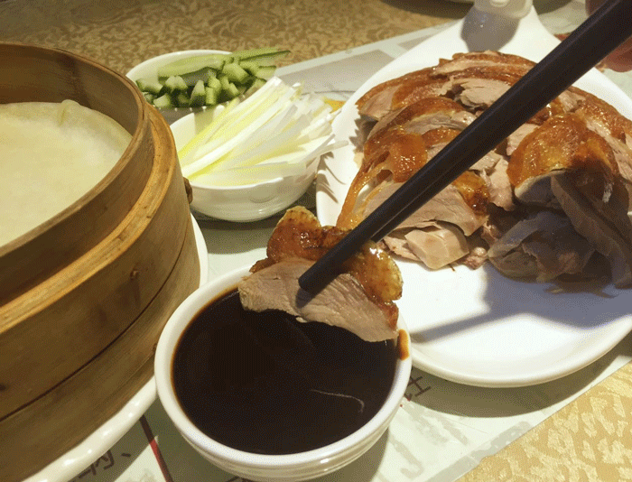 声名远扬的盐水鸭挑战北京烤鸭金陵味略胜一筹