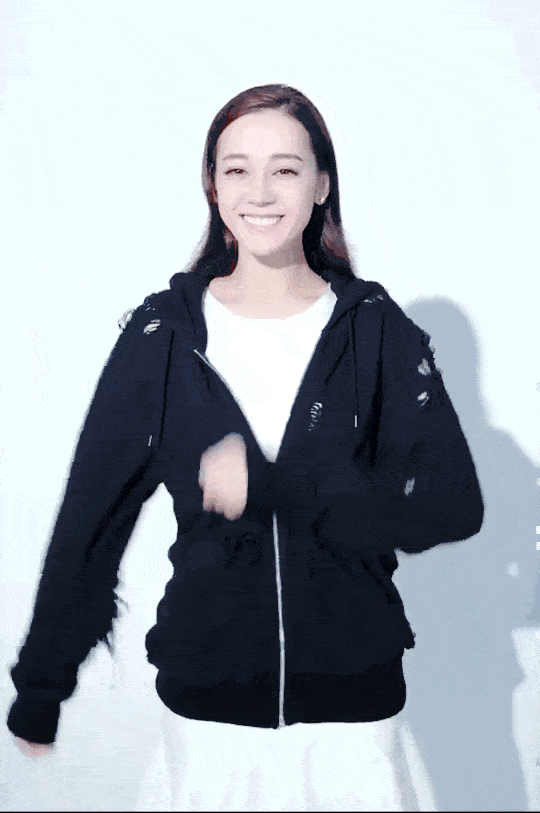 (热巴小姐姐的手势舞,清新可爱呢)