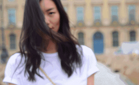 不要光顾着看大表姐的美颜,多学点拍照技巧,放下你的剪刀手,告别尴尬